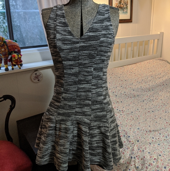 Grey Knit Fitted Short Dress - Picture 7 of 8